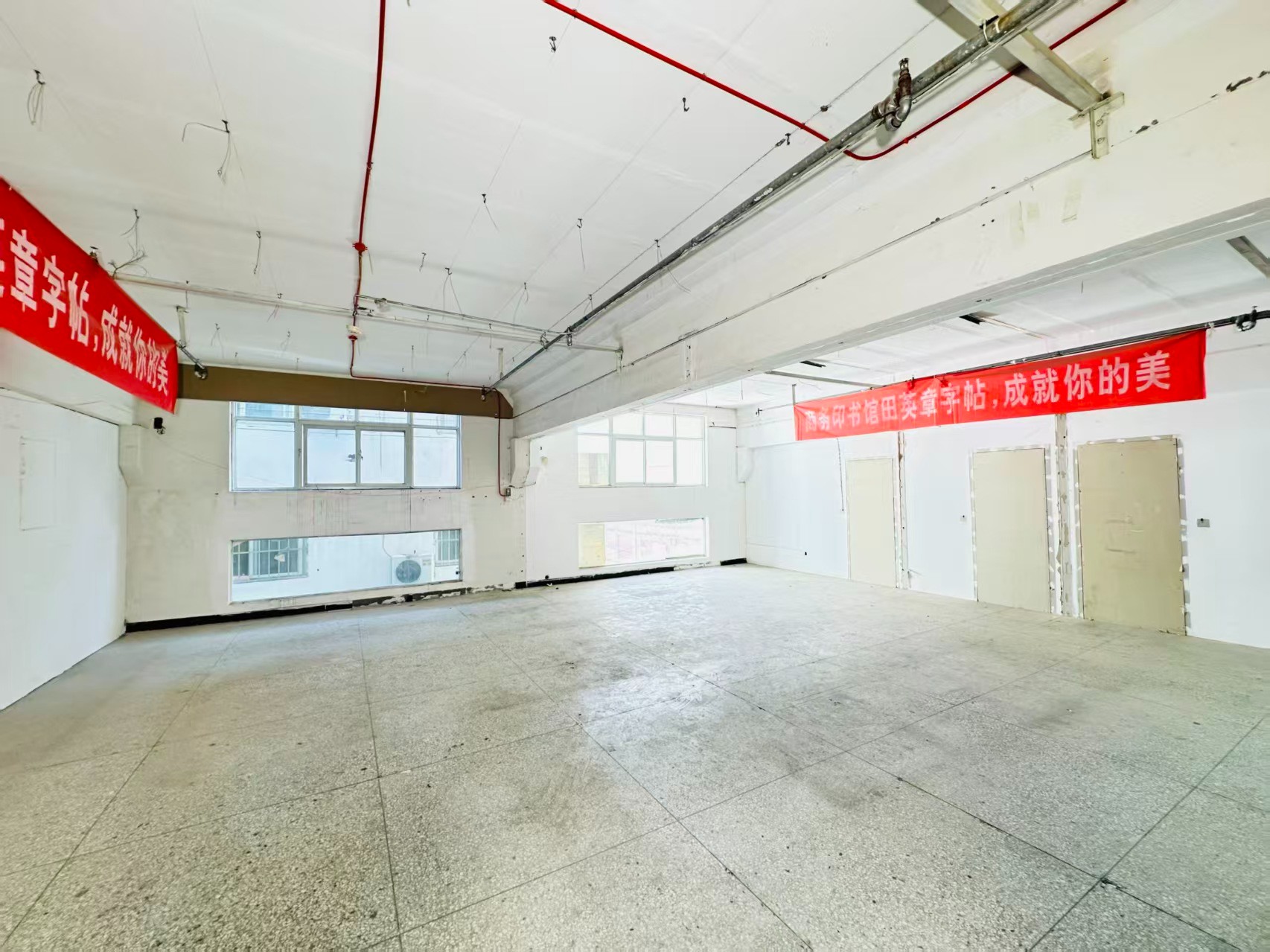 图书馆街重点吸引人工智能应用、数字经济、电商直播、智能制造服务、软件开发、科技创新企业及创业团队入驻